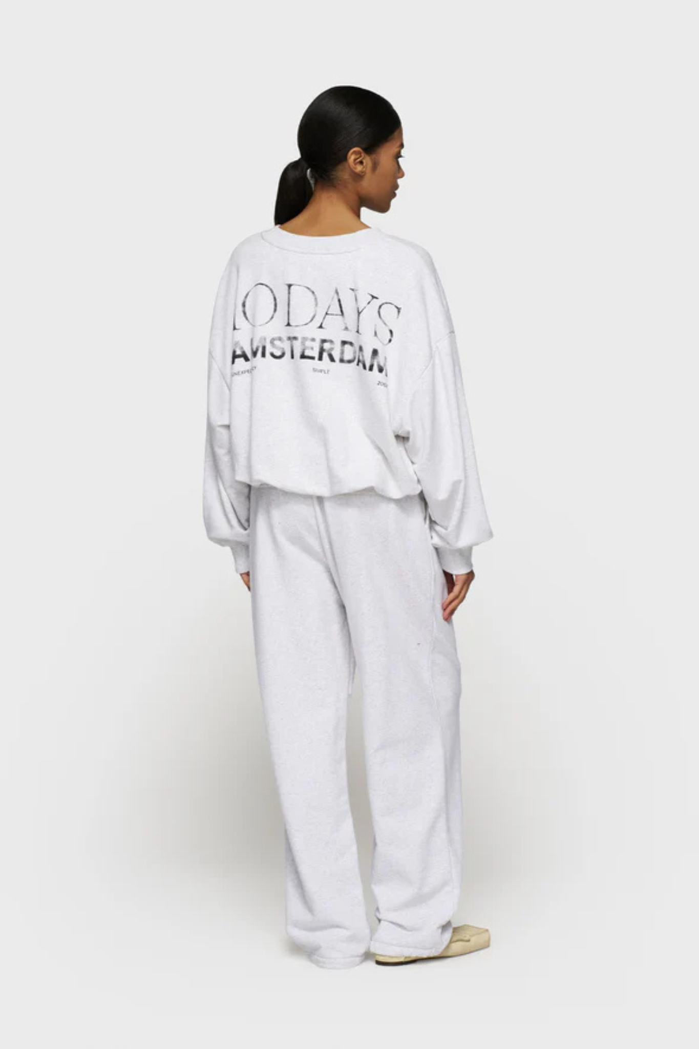 PLEATED SWEATER BACK STAMP - WHITE GREY