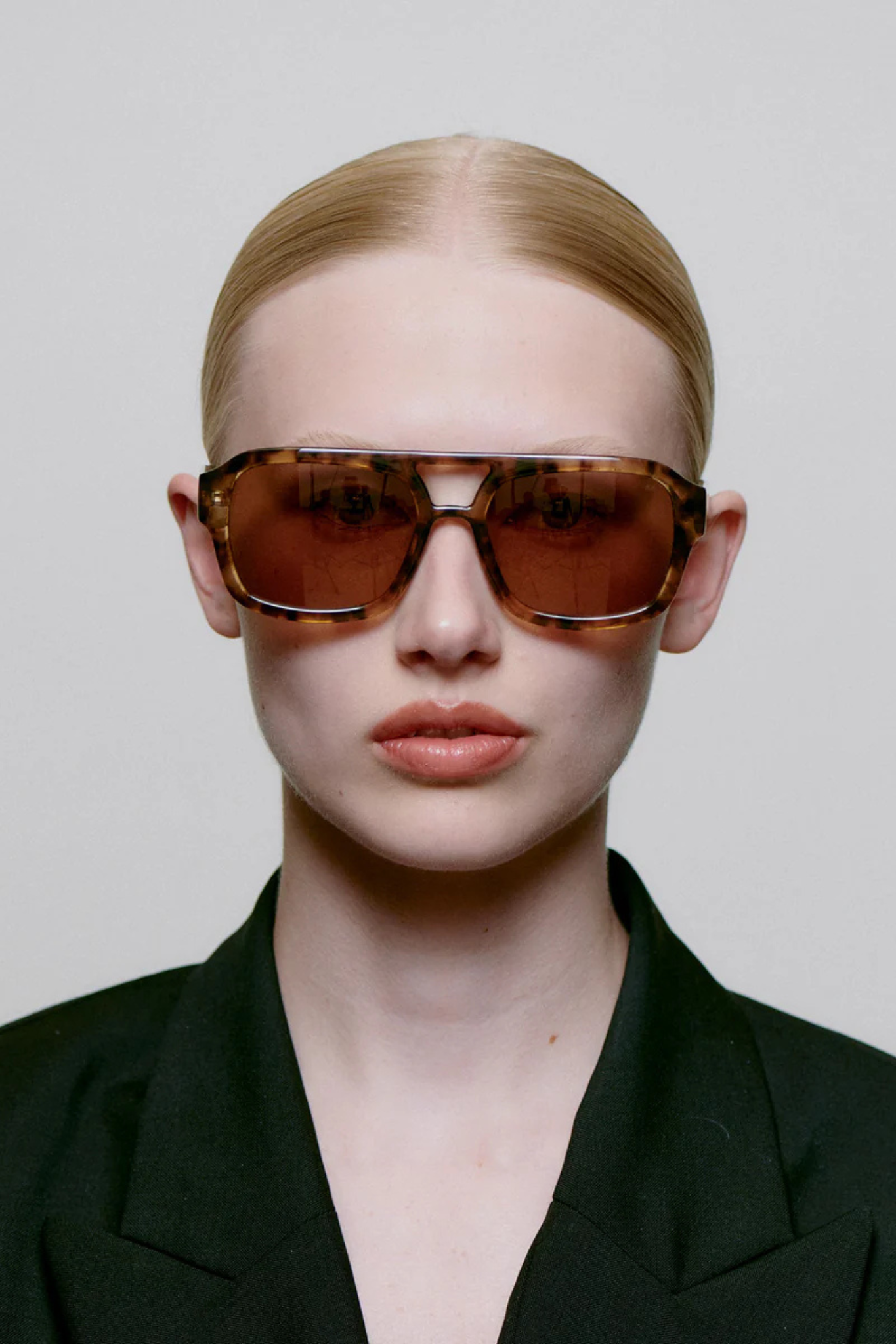 Model wearing the A. Kjaerbede kaya sunglasses in coquina. Front view