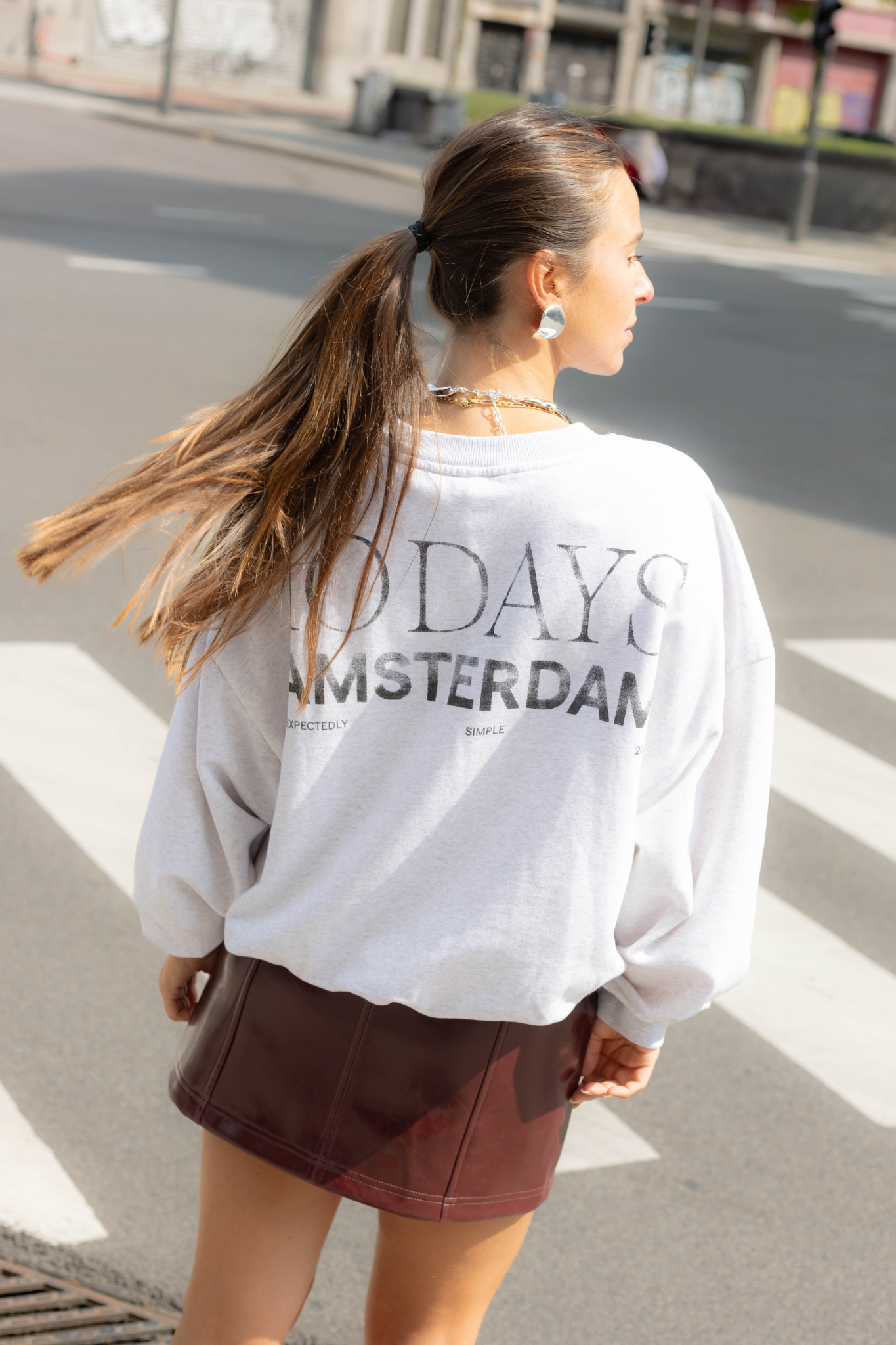 PLEATED SWEATER BACK STAMP - WHITE GREY