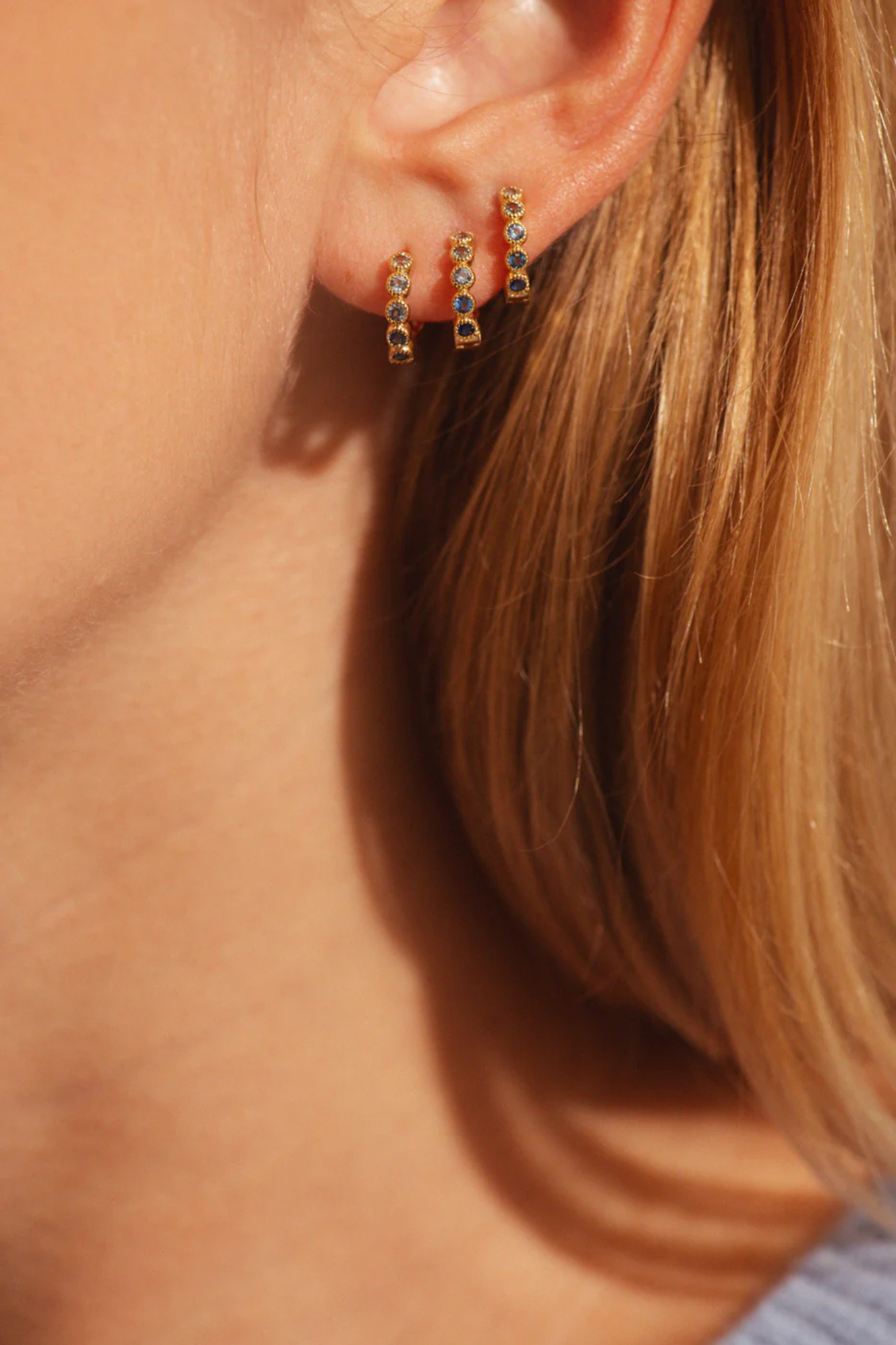 BR OLIVE BLUE SWAROVSKI CLIP EARRINGS