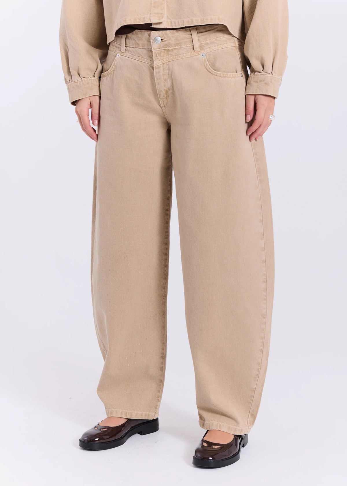 EVELYNA BAGGY BARREL JEANS - BEIGE WASH