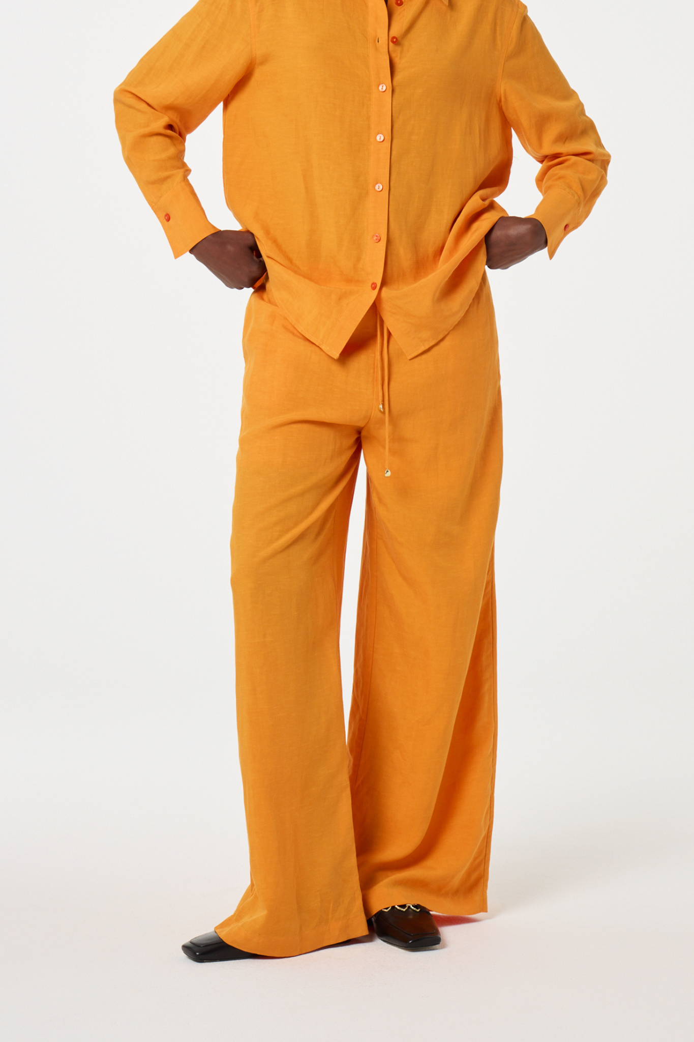 Model wearing the Fabienne Chapot brent trousers in orange. Front view