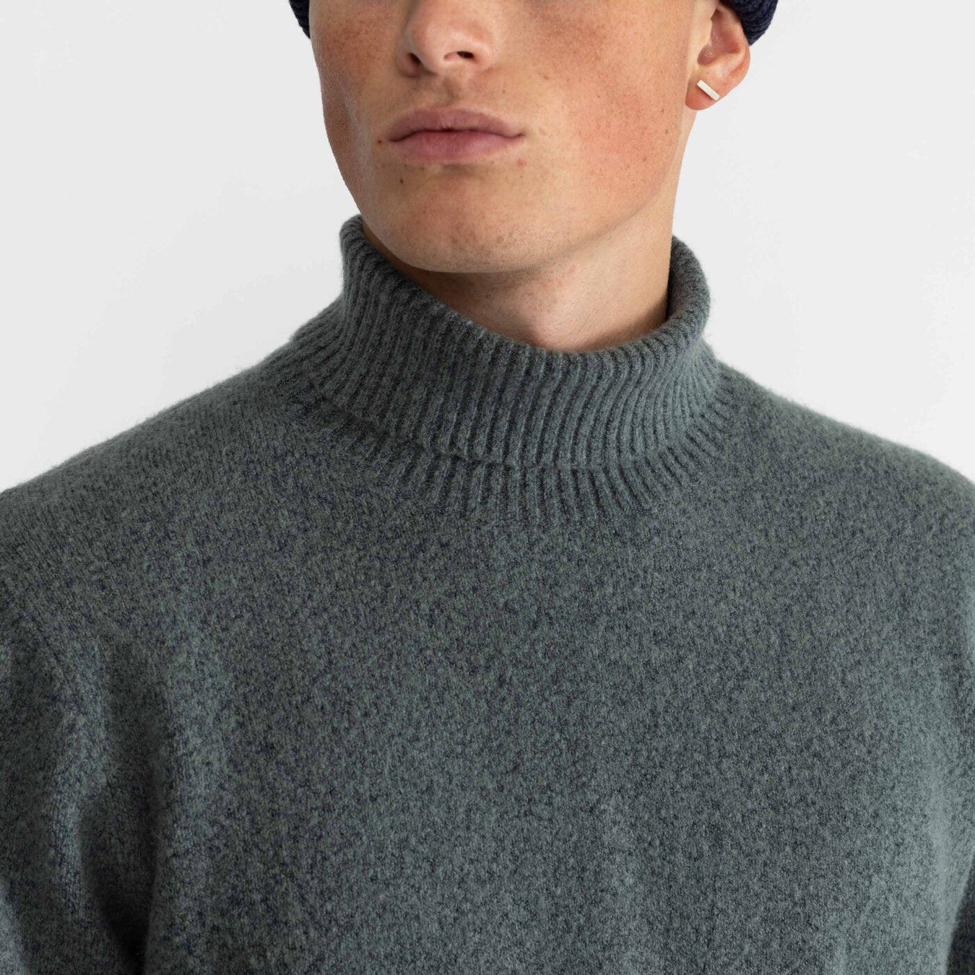 HIGH-NECK SWEATER