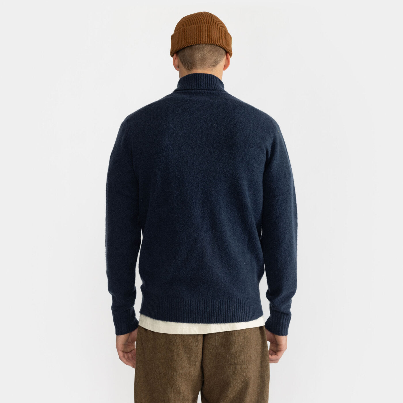 HIGH-NECK SWEATER